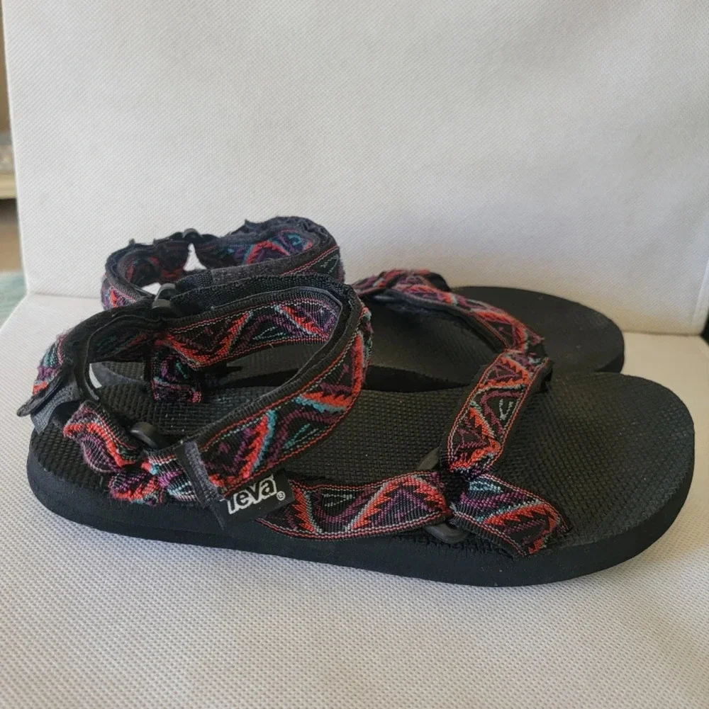 *MEN'S TEVA ORIGINAL UNIVERSE SANDALS (‎ sz 10)